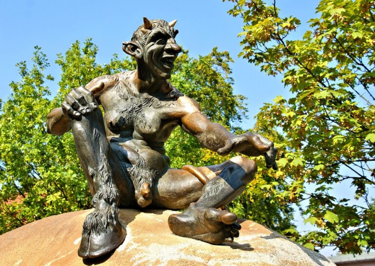 Christian Veteran Beheads The Iowa Satan Statue - League Of Power